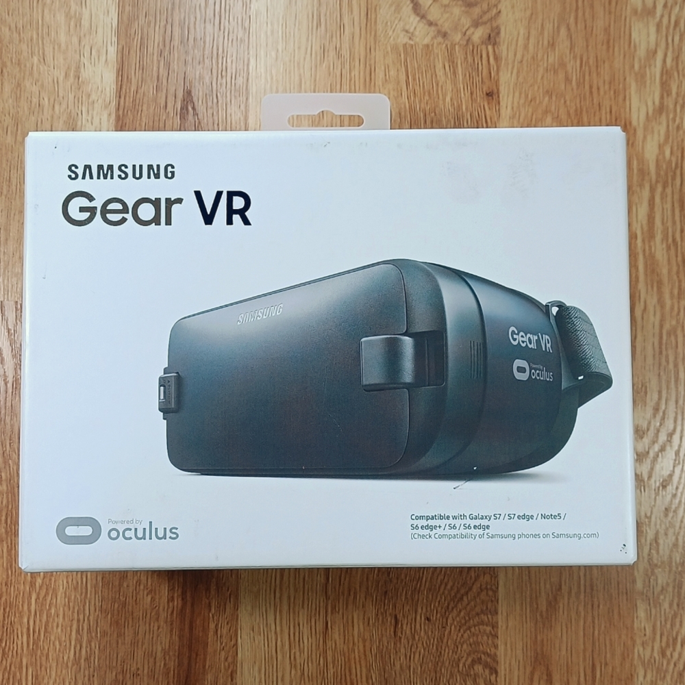 Samsung Gear VR set powered by Oculus